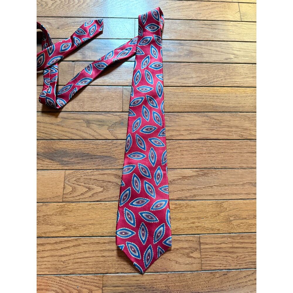 Vintage Manhattan Silk Tie Red Blue Geometric Leaf Medallion Made in USA Retro